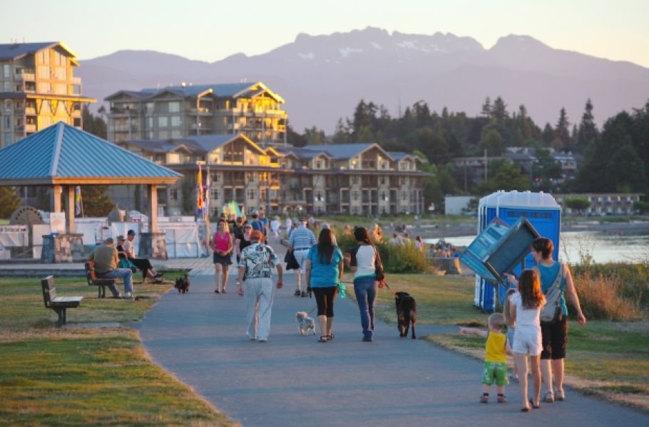 Photo of Parksville community walking on the beach boardwalk